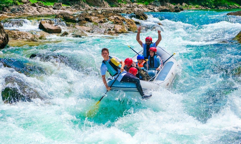 Grand River – noćenje, rafting na rijeci Neretvi i jedinstven spoj avanture, odmora i prirode Hercegovine u nezaboravnom ambijentu!