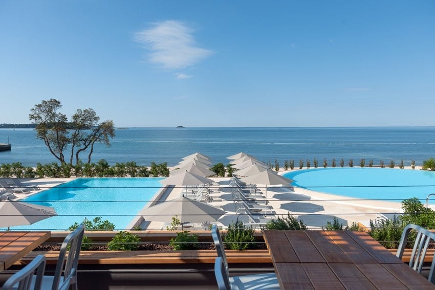 Turističko naselje Amarin 4* I Prepustite se miru i luksuzu odmora uz bazen s panoramskim pogledom na prelijepi Rovinj!
