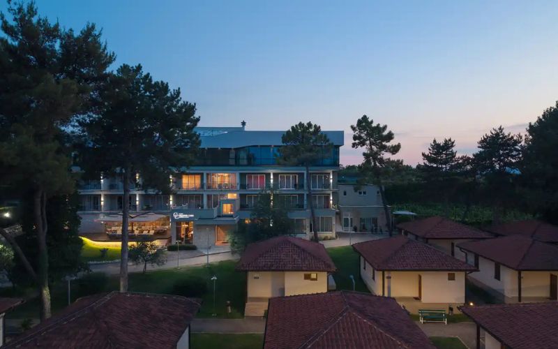 Hotel Grande Casa 4* u Međugorju nudi elegantan odmor uz vrhunsku uslugu, toplu atmosferu, profinjen stil i potpunu udobnost!