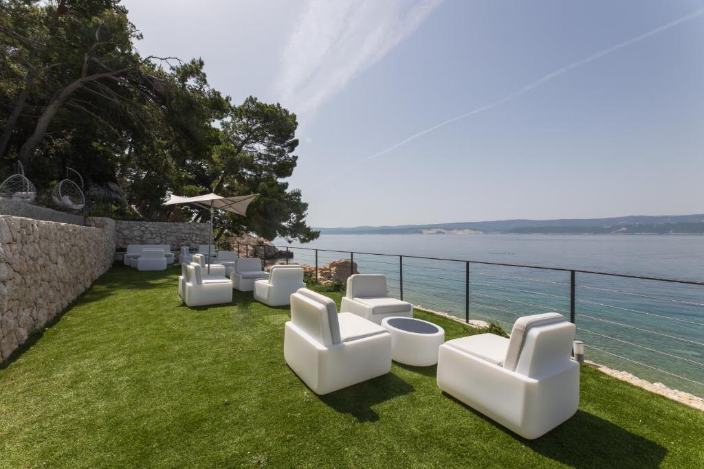 Zakoračite u svijet elegancije i potpunog užitka – priuštite sebi odmor iz snova na Jadranu uz vrhunski luksuz i nezaboravne poglede u Hotelu Saint Hildegard 4* u Omišu!