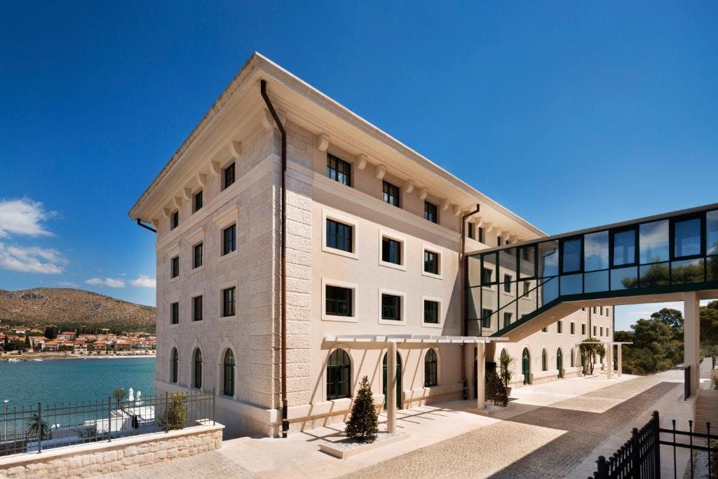 Luksuzni bijeg u čarobni Trogir - prepustite se vrhunskom Wellness & Spa odmoru, mediteranskom ugođaju i potpunom opuštanju u Brown Beach House Hotel & Spa 4*!