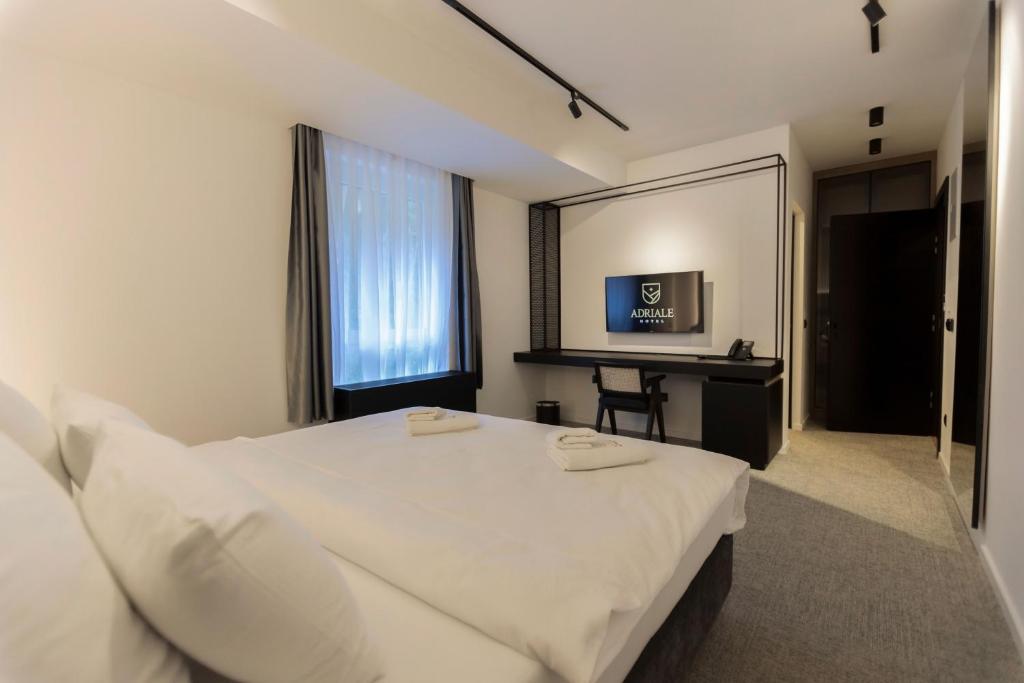 Prepustite se vrhunskom odmoru u srcu Kreševa i uživajte u savršenom spoju modernih sadržaja, udobnosti i tradicionalne atmosfere Hotela Adriale 4*!