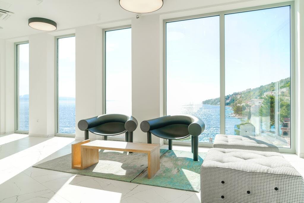 Zakoračite u svijet elegancije i potpunog užitka – priuštite sebi odmor iz snova na Jadranu uz vrhunski luksuz i nezaboravne poglede u Hotelu Saint Hildegard 4* u Omišu!