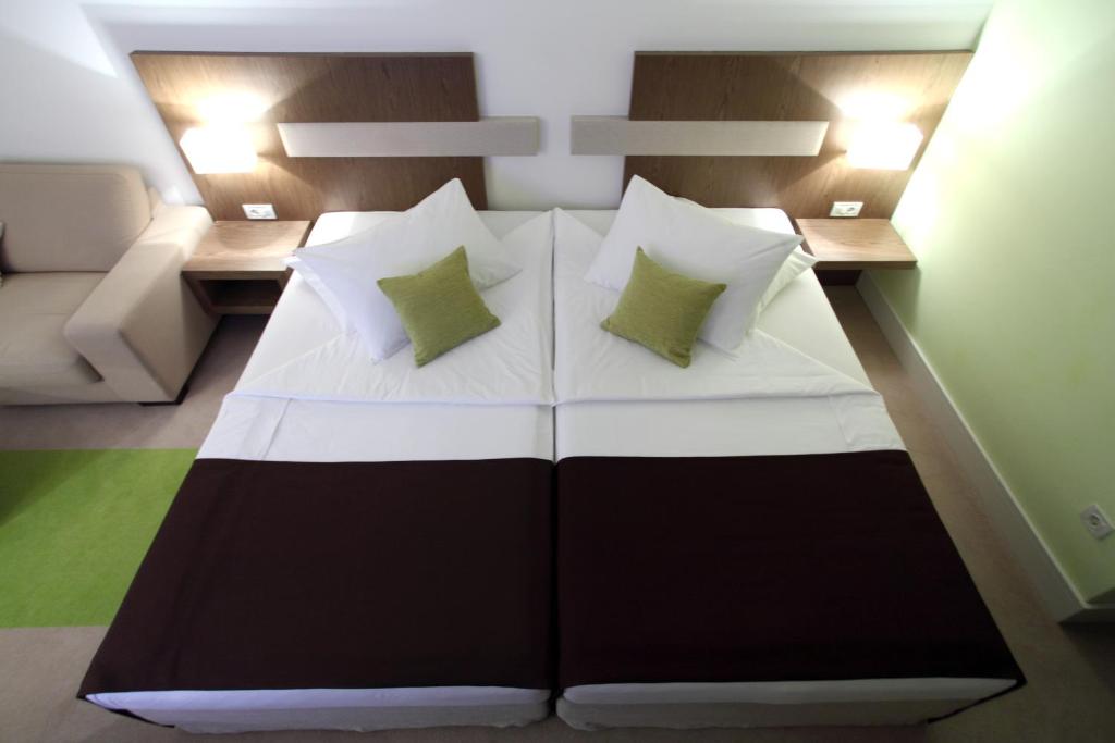 Hotel Park 4*, Makarska I Opustite se u prirodnom okruženju i doživite luksuzne trenutke mira uz trodnevni odmor za dvije osobe!