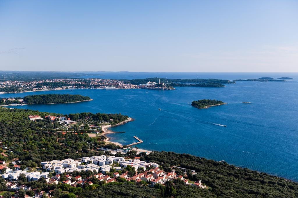 Turističko naselje Amarin 4* I  Uživajte u opuštajućem ljetnom odmoru uz predivan pogled na more i staru jezgru Rovinja!