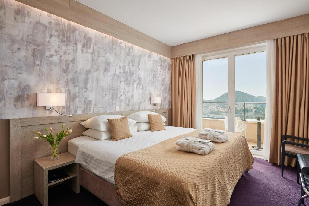 Dubrovnik u svom najljepšem izdanju – istražite historijski biser Jadrana i upotpunite svoj odmor boravkom u Hotelu Adria 4*!