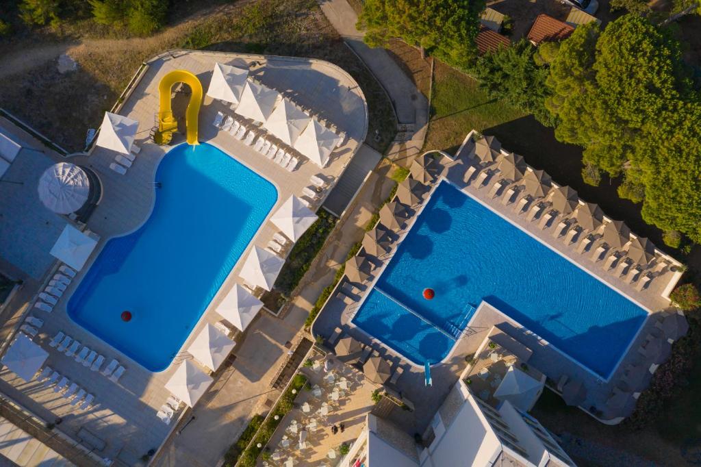 Family Hotel Adria 4* | All inclusive odmor u Biogradu na Moru – uživajte u borovoj šumi, bazenima, bogatoj animaciji i bezbrižnom odmoru za cijelu porodicu!