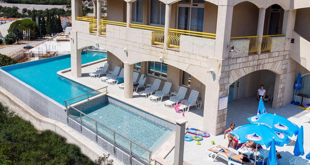 Hotel Stella 3*, Neum I Doživite nezaboravan odmor u udobnom smještaju uz opuštajući ambijent i očaravajući pogled na plavetnilo Jadranskog mora!