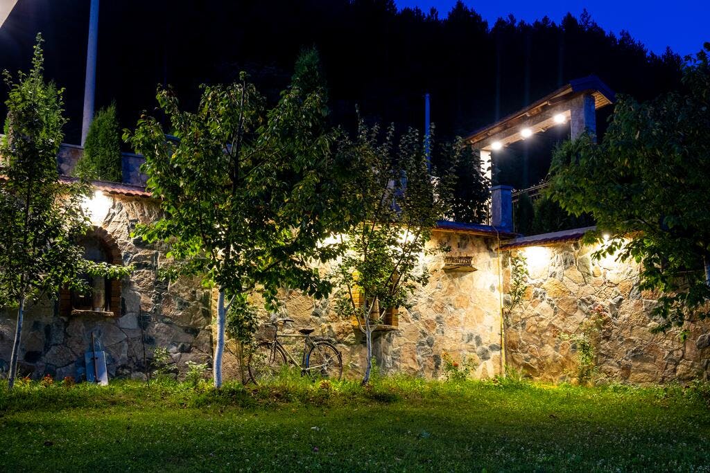 Grand River – noćenje, rafting na rijeci Neretvi i jedinstven spoj avanture, odmora i prirode Hercegovine u nezaboravnom ambijentu!