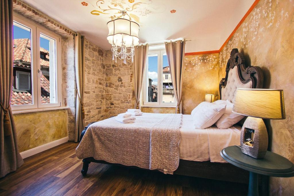 Hotel Plaza Marchi Old Town 4* | Otkrijte skrivene čari Splita i prepustite se jedinstvenom spoju historije i luksuza u srcu stare jezgre!
