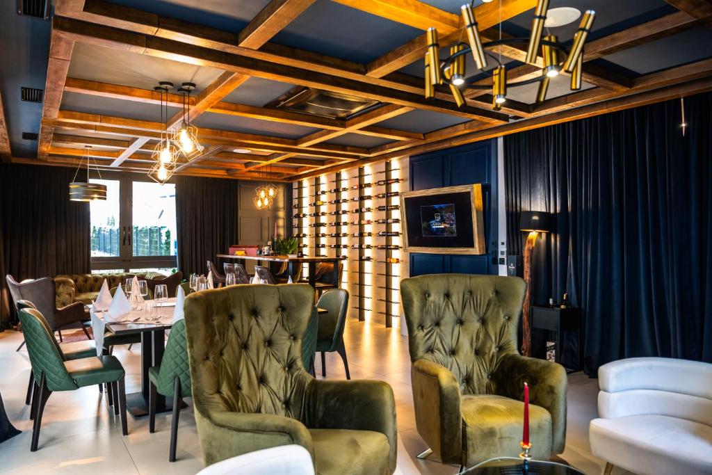 Prepustite se vrhunskom odmoru u srcu Kreševa i uživajte u savršenom spoju modernih sadržaja, udobnosti i tradicionalne atmosfere Hotela Adriale 4*!