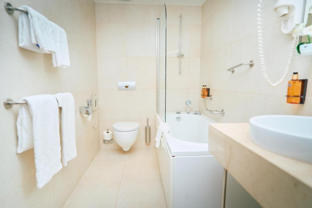 Iskusite spoj elegancije, udobnosti i vrhunske usluge u prelijepom Hotelu Astoria 4*, smještenom u najšarmantnijem dijelu Opatije!