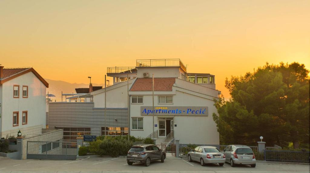 Gradac I Provedite nezaboravne trenutke odmora u romantičnim apartmanima Aparthotela Pecić na obali Jadrana!