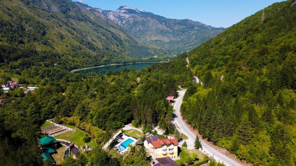 Vila Sunce Konjic – Village Resort I  Doživite savršen odmor, upoznajte sa sa čarima Boračkog jezera i uživajte u netaknutoj prirodi!