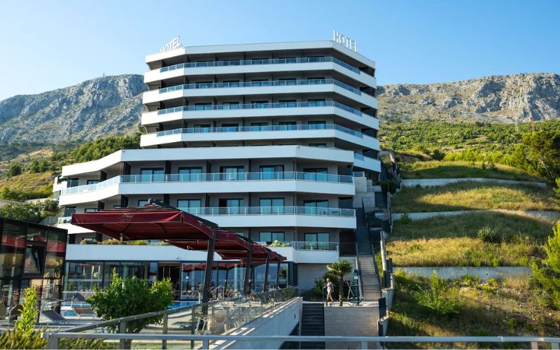 Hotel Plaža Duće 4* – Uživajte u spoju udobnosti i mediteranskog šarma, okruženi prirodnim ljepotama!