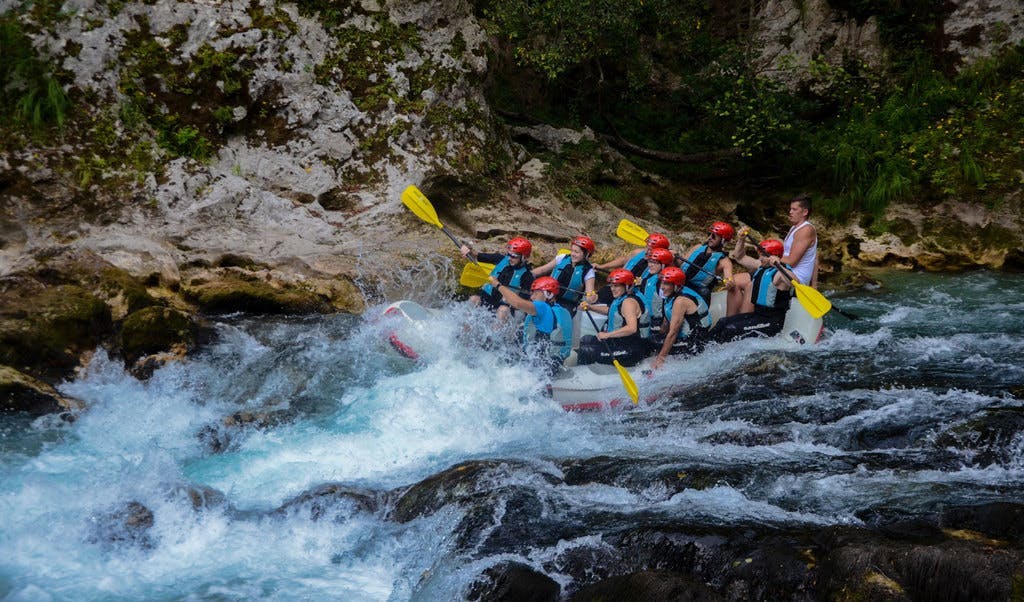 Grand River – noćenje, rafting na rijeci Neretvi i jedinstven spoj avanture, odmora i prirode Hercegovine u nezaboravnom ambijentu!