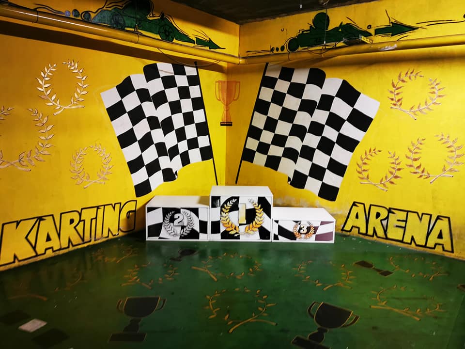 Učinite svoje slobodno vrijeme nezaboravnim i prepustite se adrenalinskoj zabavi u Karting Areni SpeedXtreme!