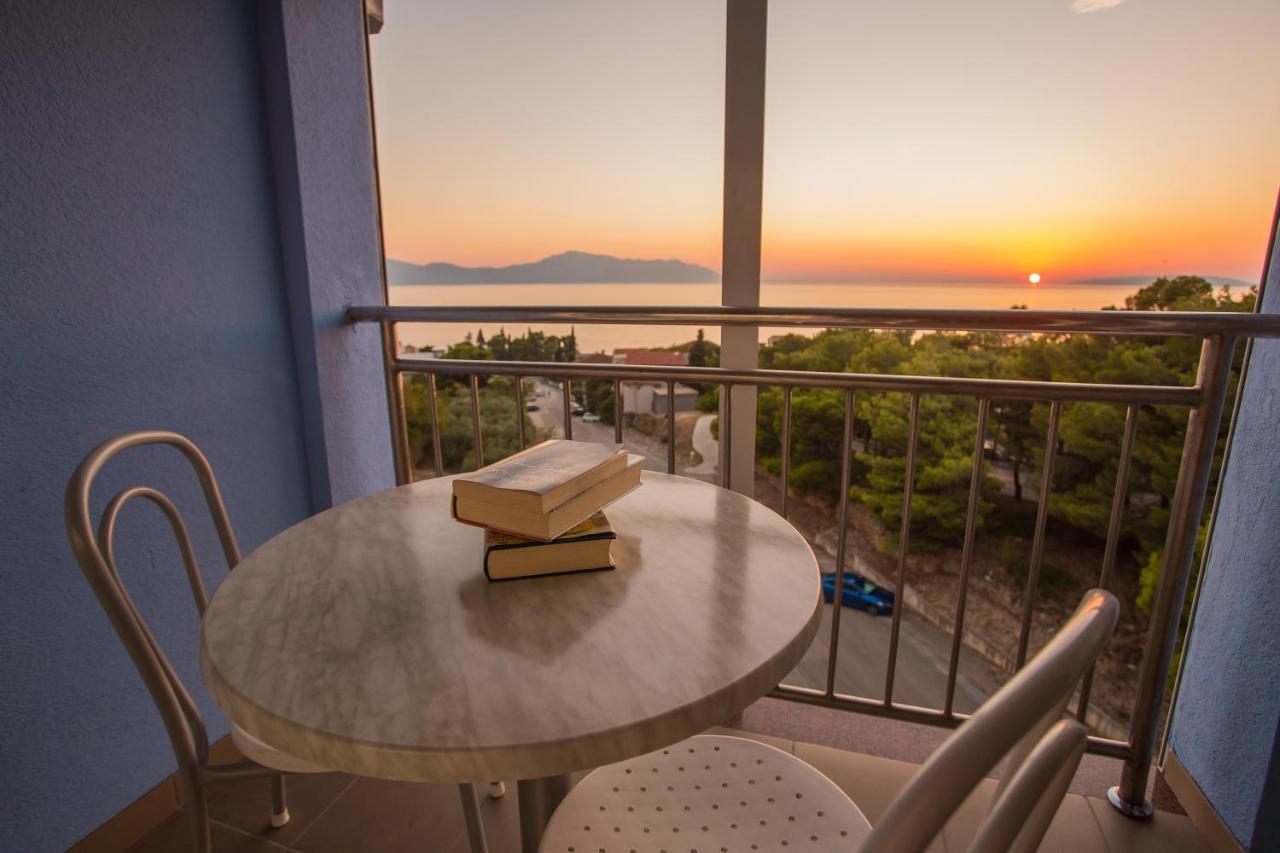 Gradac I Provedite nezaboravne trenutke odmora u romantičnim apartmanima Aparthotela Pecić na obali Jadrana!