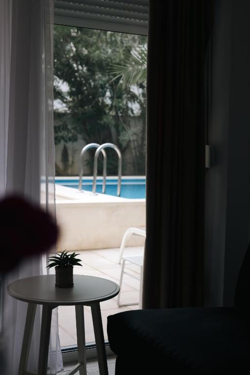 Uživajte u odmoru iz snova u Villi Katarina 4* na Makarskoj rivijeri, okruženi buđenjem prirode, mirisom mora i toplinom mediteranskog sunca!