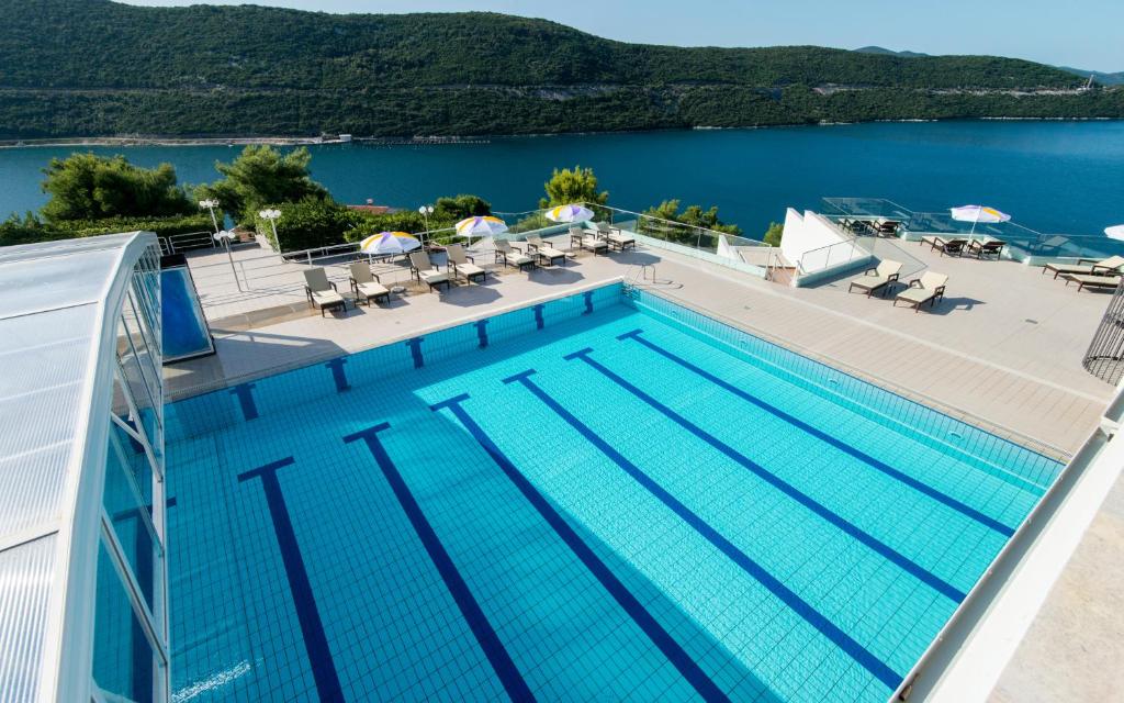 Pronađite svoj kutak raja u Neumu uz vrhunsku udobnost i očaravajući pogled na more u Grand Hotelu Neum 4*!