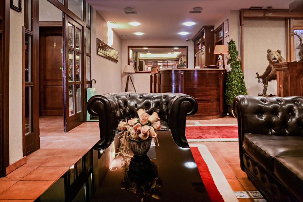 Prepustite se luksuznom Wellness & Spa odmoru na veličanstvenom Vlašiću, uz udobnost i mir Hotela Pahuljica 4!