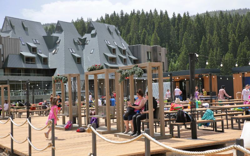Uživajte u savršenom spoju planinskog mira, vrhunskog komfora i potpunog opuštanja u Hotelu Monti Spa & Wellness 4* na veličanstvenom Igmanu!