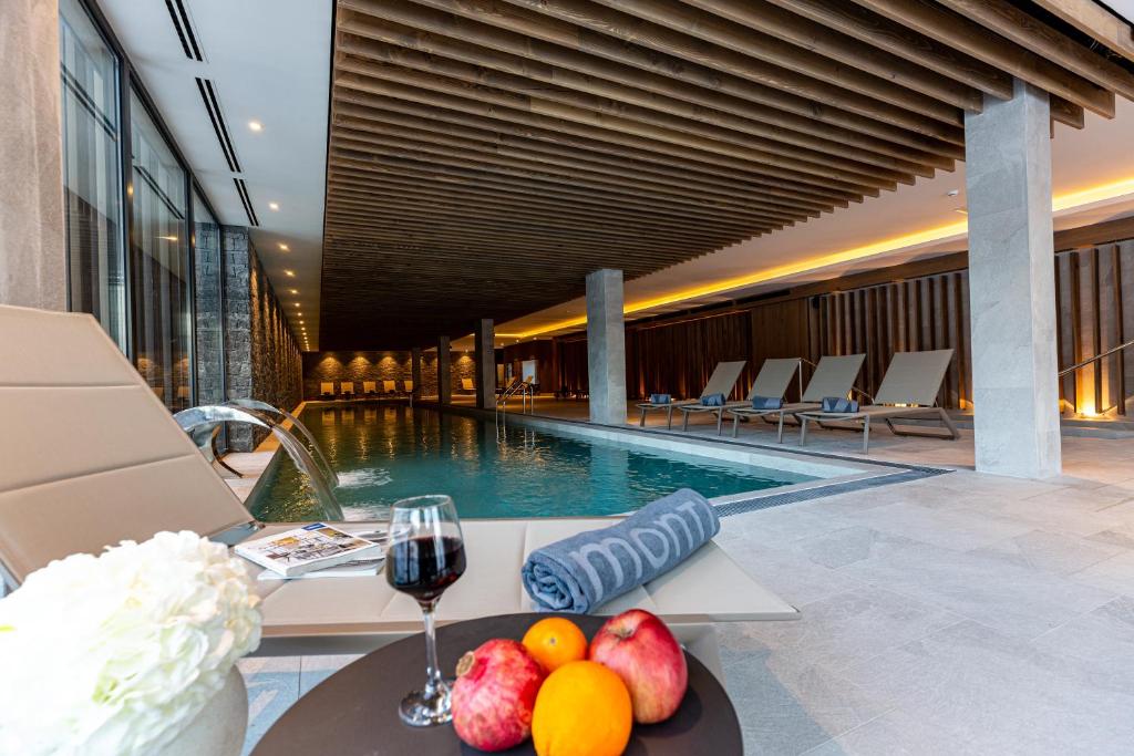 Uživajte u savršenom spoju planinskog mira, vrhunskog komfora i potpunog opuštanja u Hotelu Monti Spa & Wellness 4* na veličanstvenom Igmanu!