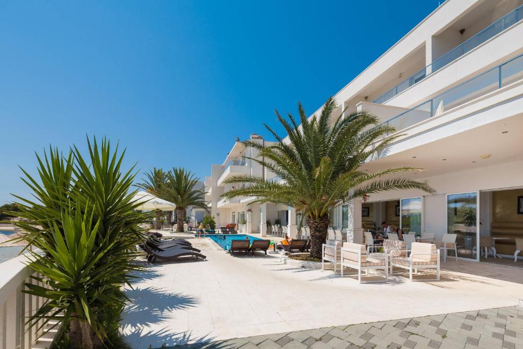 Vrijeme je za pravi morski odmor – uživajte u ljepotama Rogoznice i vrhunskoj udobnosti Perla Resorta 4*!