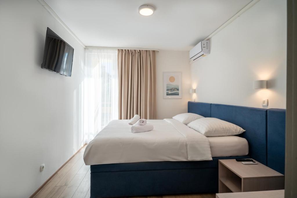 Alemaris Resort 3* – zakoračite u mirniju stranu Dalmacije i uživajte u jesenskim danima uz more, borovu šumu i prekrasan ambijent Baškog Polja!