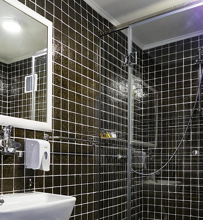 Vila Andrea I Tišina planinskih pejzaža i snaga prirode nude odmor koji vraća životnu energiju okruženi zelenilom Trebevićke šume!