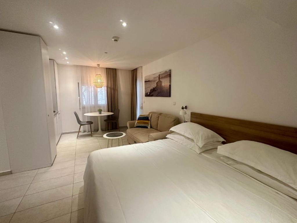 Uživajte u odmoru iz snova u Villi Katarina 4* na Makarskoj rivijeri, okruženi buđenjem prirode, mirisom mora i toplinom mediteranskog sunca!