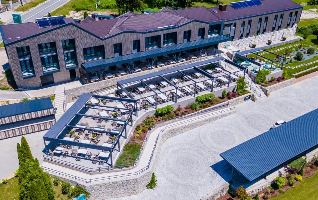 Doživite sklad prirode i odmora – Boravite u Hotelu Plivsko Jezero 3* i uživajte u bajkovitoj ljepoti Jajca i smaragdnog  jezera!