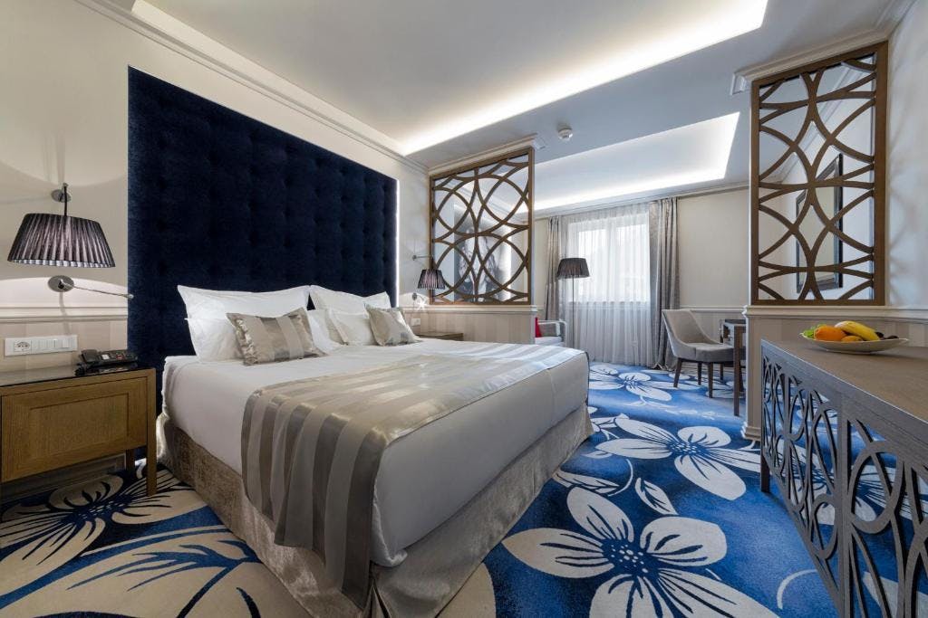 Uživajte u čarobnom ambijentu Baške Vode, uz udobnost, eleganciju i posebne trenutke koje vam pruža Grand Hotel Slavia 4*!