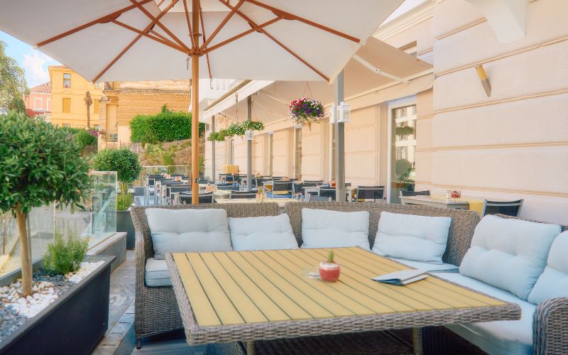 Iskusite spoj elegancije, udobnosti i vrhunske usluge u prelijepom Hotelu Astoria 4*, smještenom u najšarmantnijem dijelu Opatije!