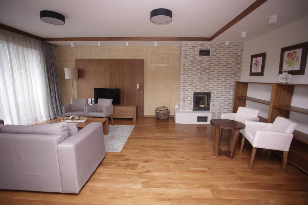 Otkrijte čari ljeta na planini kroz spoj prirodnog mira i vrhunskog Wellness & Spa opuštanja u Aparthotelu Vučko 4*, Jahorina!