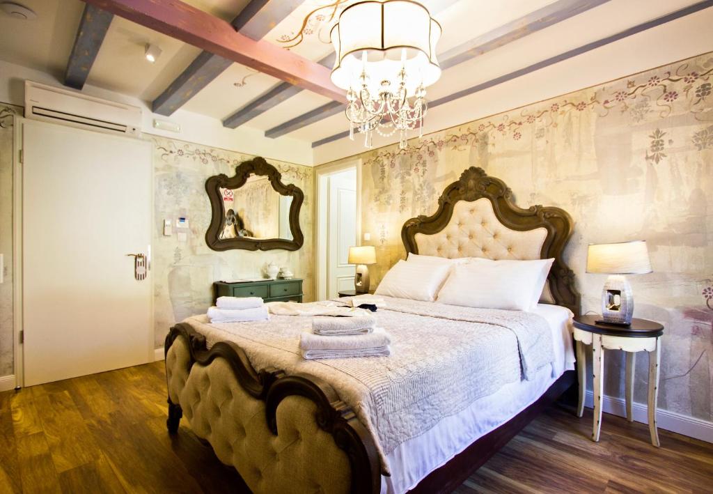 Hotel Plaza Marchi Old Town 4* | Otkrijte skrivene čari Splita i prepustite se jedinstvenom spoju historije i luksuza u srcu stare jezgre!