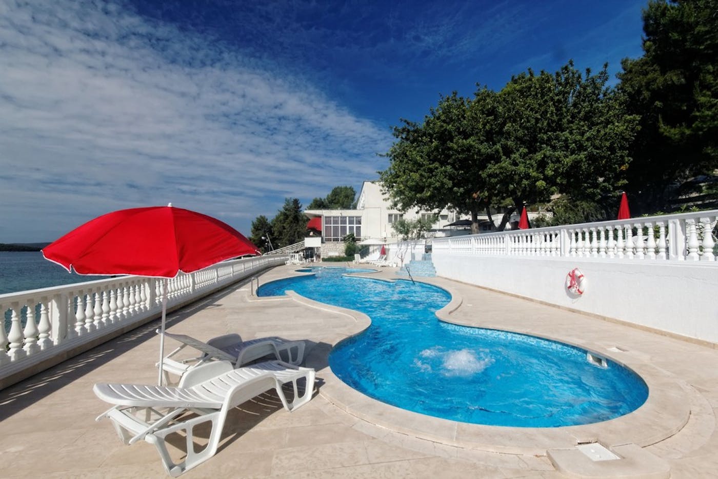 Seget Donji I Otkrijte veličanstveni odmor u Hotelu Val 3* ex Jadran 3* uz more i polupansionsku uslugu!