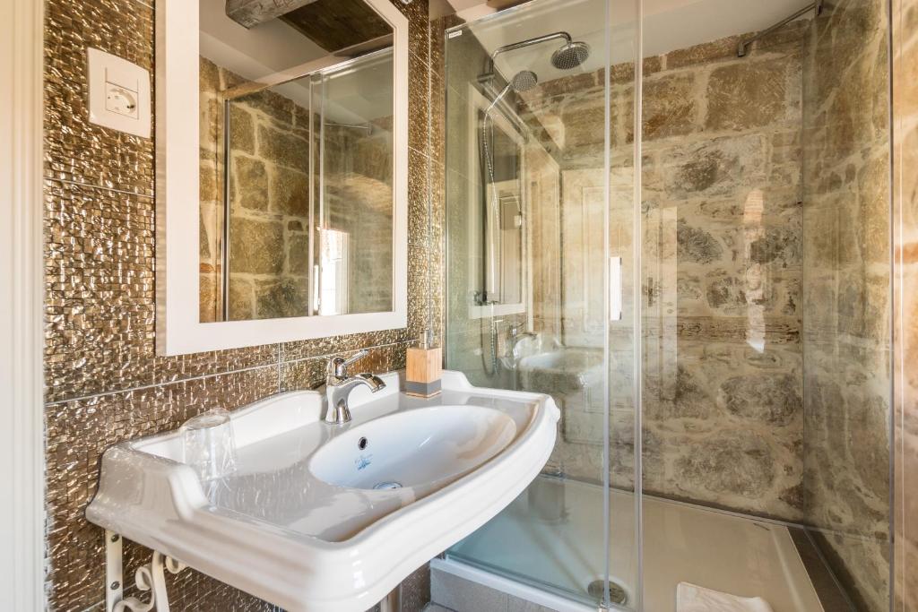 Doživite čaroban boravak u Splitu kroz autentičnu tradicionalnu arhitekturu i savremeni komfor na vrhunskom nivou – Heritage Palace Varoš 4*!