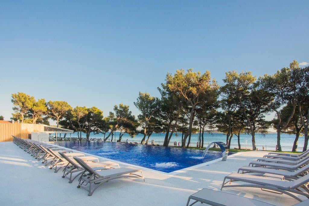 Doživite čari Vodica uz more i provedite porodični odmor u Hotelu Punta 4* & Villa Arausa 4* uz ALL INCLUSIVE LIGHT uslugu!