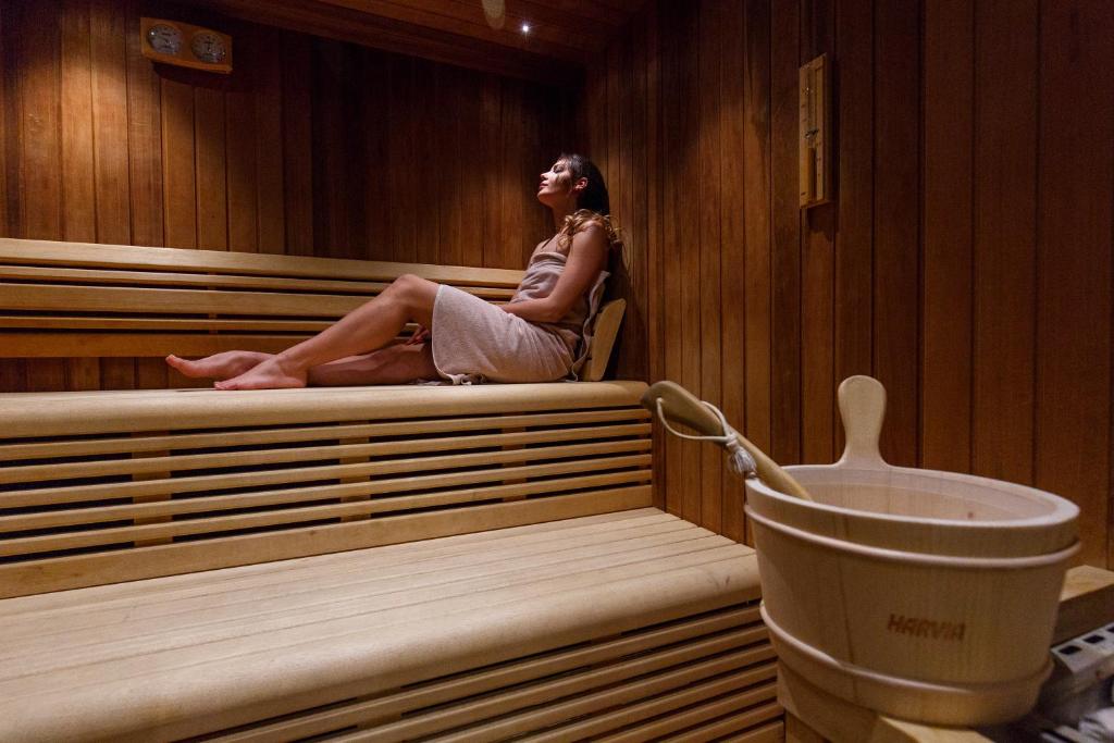 Uživajte u luksuzu i potpunom opuštanju u Marvie Hotel & Health 4* – gdje se mediteranski šarm, elegancija i bogata historija Splita spajaju u savršen odmor!