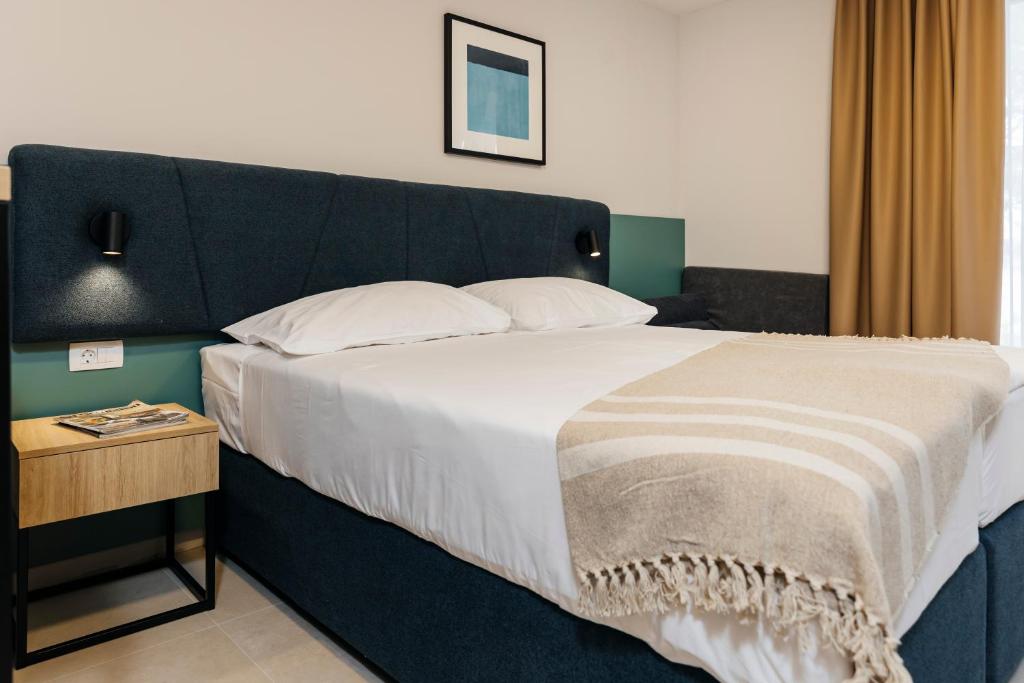 Holiday Village Sagitta 3* – Prvomajski porodični odmor uz All Inclusive uslugu, kristalno čisto more, borovu šumu i nezaboravne trenutke opuštanja uz samu plažu!