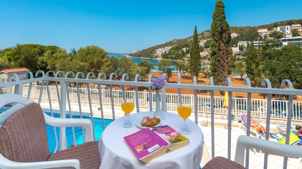 Hotel Komodor 3* – Otkrijte čari romantičnog odmora uz kristalno čisto more i bajkoviti pogled na Elafite, na poluotoku Lapad u Dubrovniku!