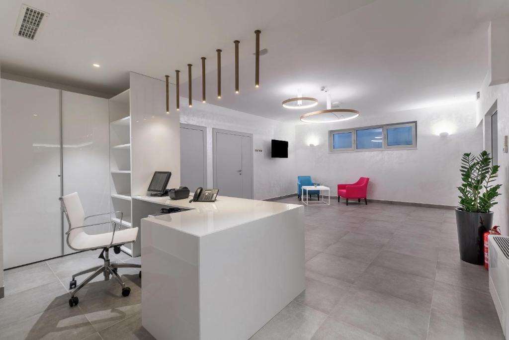 Makarska, more i miris Mediterana – priuštite sebi opuštajući odmor u Hotelu Mirjam 4* uz prekrasan ambijent, vrhunsku udobnost i nezaboravne trenutke!