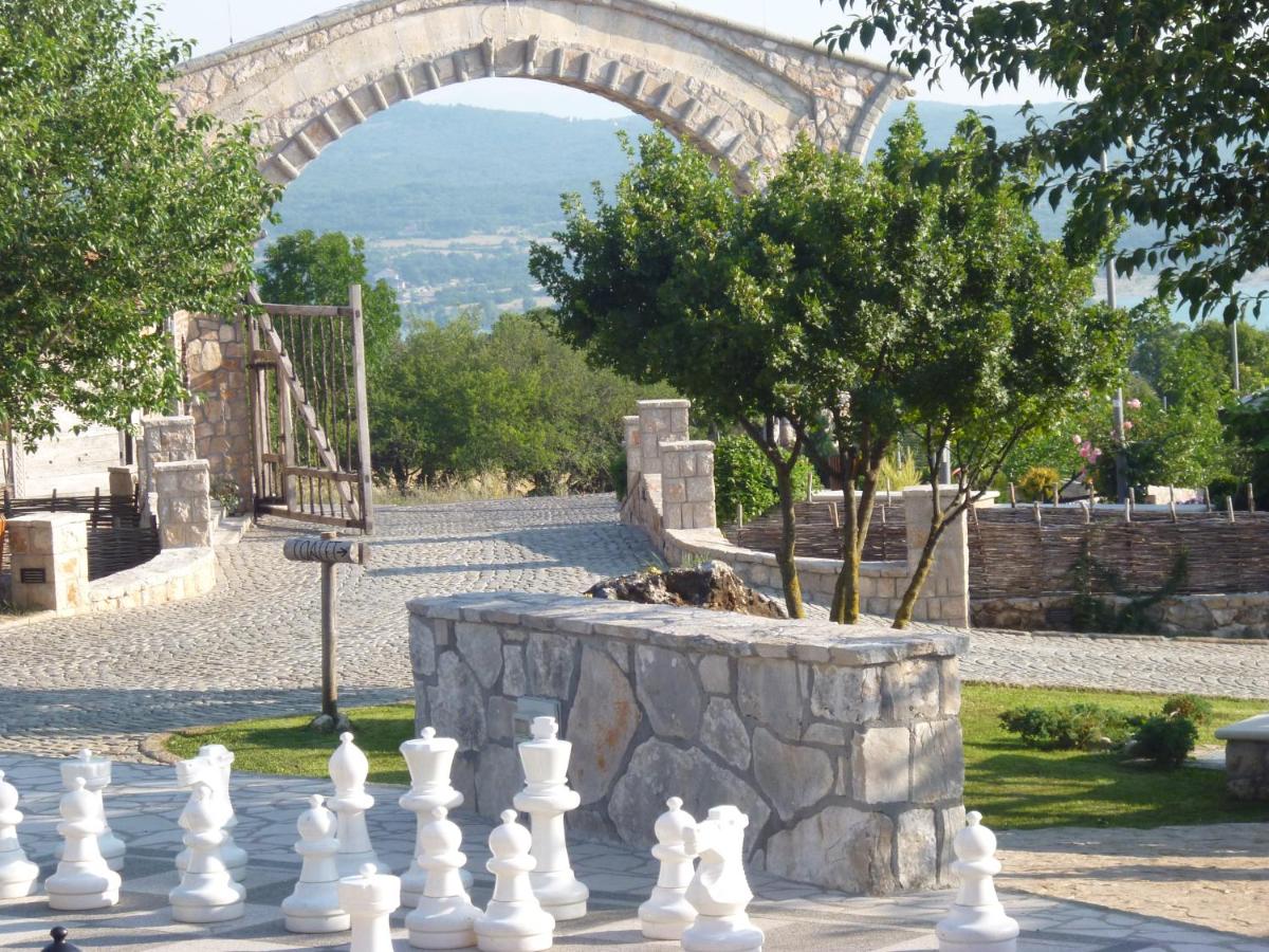 Tomislavgrad – uživajte u jedinstvenom ambijentu Eco sela Grabovica, gdje se priroda i mir spajaju uz predivan pogled na Buško jezero!
