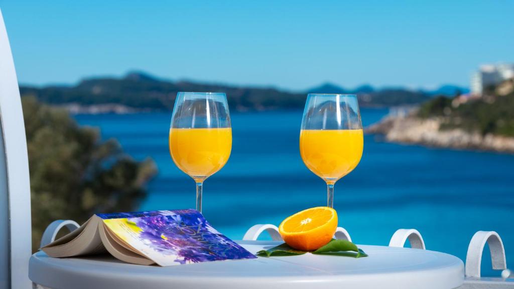 Hotel Komodor 3* – Otkrijte čari romantičnog odmora uz kristalno čisto more i bajkoviti pogled na Elafite, na poluotoku Lapad u Dubrovniku!