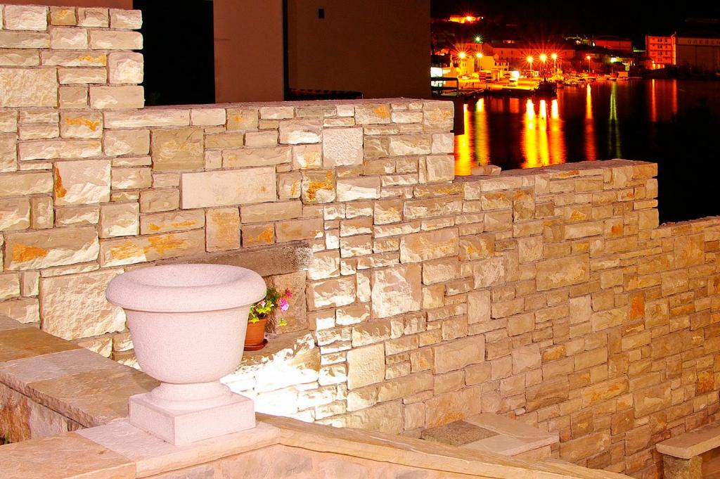 Odmor na čarobnoj Korčuli – uživajte u kristalno čistom moru, mediteranskom ambijentu i opuštajućem boravku u Villi Telenta 4* u Vela Luci!