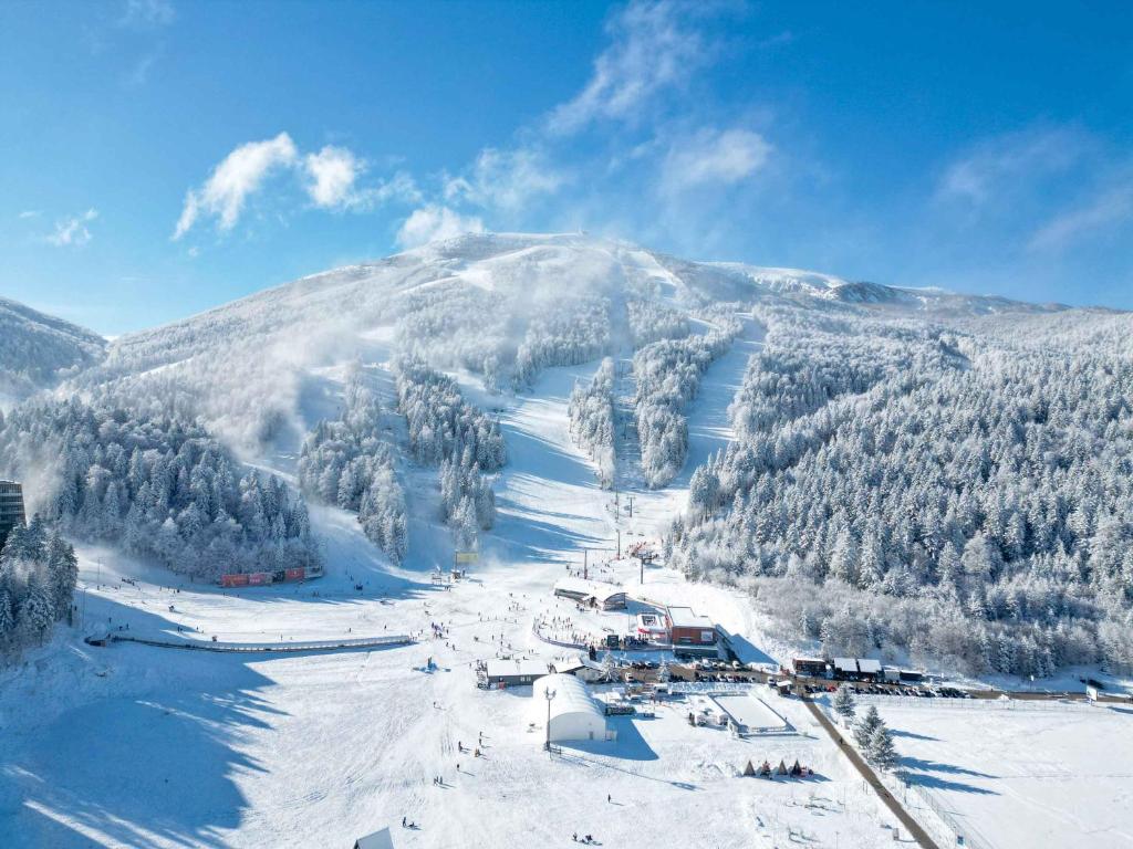 LAST MINUTE ponuda za zimsku čaroliju na Bjelašnici – uživajte u toplini, eleganciji i vrhunskom komforu u Hotelu Han 4* i priuštite sebi nezaboravan odmor!