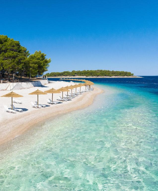 Hotel Zora 3*, Primošten | Uživajte u savršenom spoju romantike i prirodnih ljepota uz šljunčane plaže Jadrana!