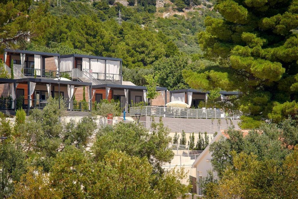Medora Orbis Camping & Glamping I Otkrijte jedinstvenu kombinaciju luksuza, prirodnih ljepota i mediteranske atmosfere u srcu Podgore!