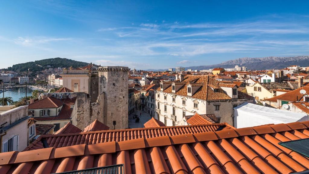 Hotel Plaza Marchi Old Town 4* | Otkrijte skrivene čari Splita i prepustite se jedinstvenom spoju historije i luksuza u srcu stare jezgre!
